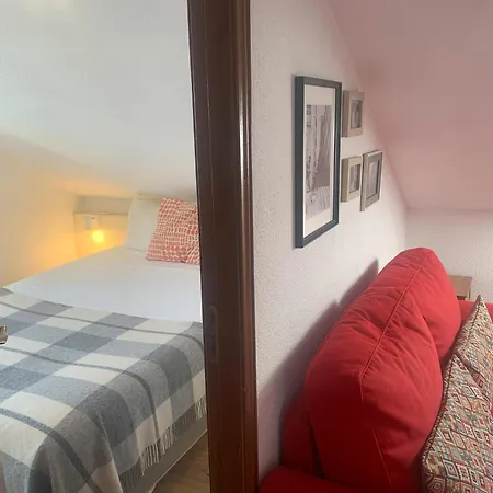 The Funicularist - In Historic Bica * Lizbona