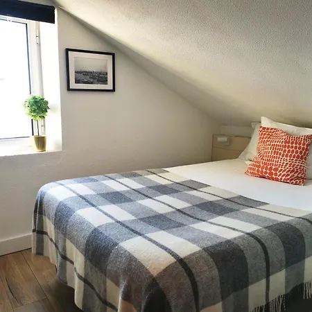 Apartment The Funicularist - In Historic Bica Lisbon