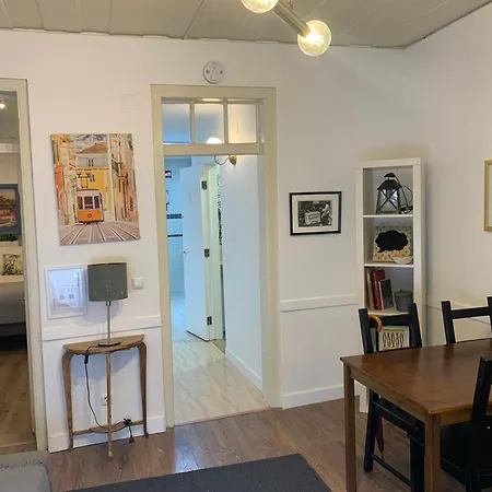 Apartment The Funicularist - In Historic Bica Lisbon