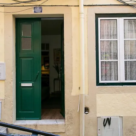 The Funicularist - In Historic Bica Appartement