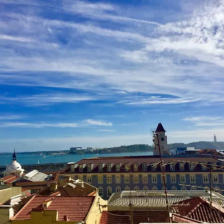 The Funicularist - In Historic Bica *